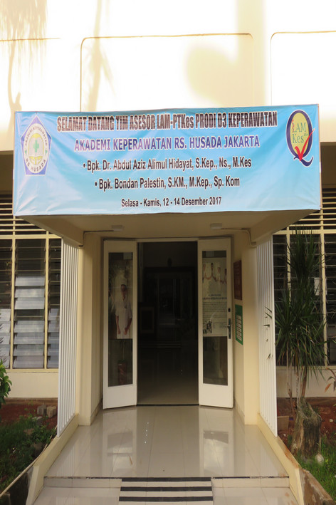 spanduk penyambutan Assesor Lam PT Kes di Akademi Keperawatan RS Husada