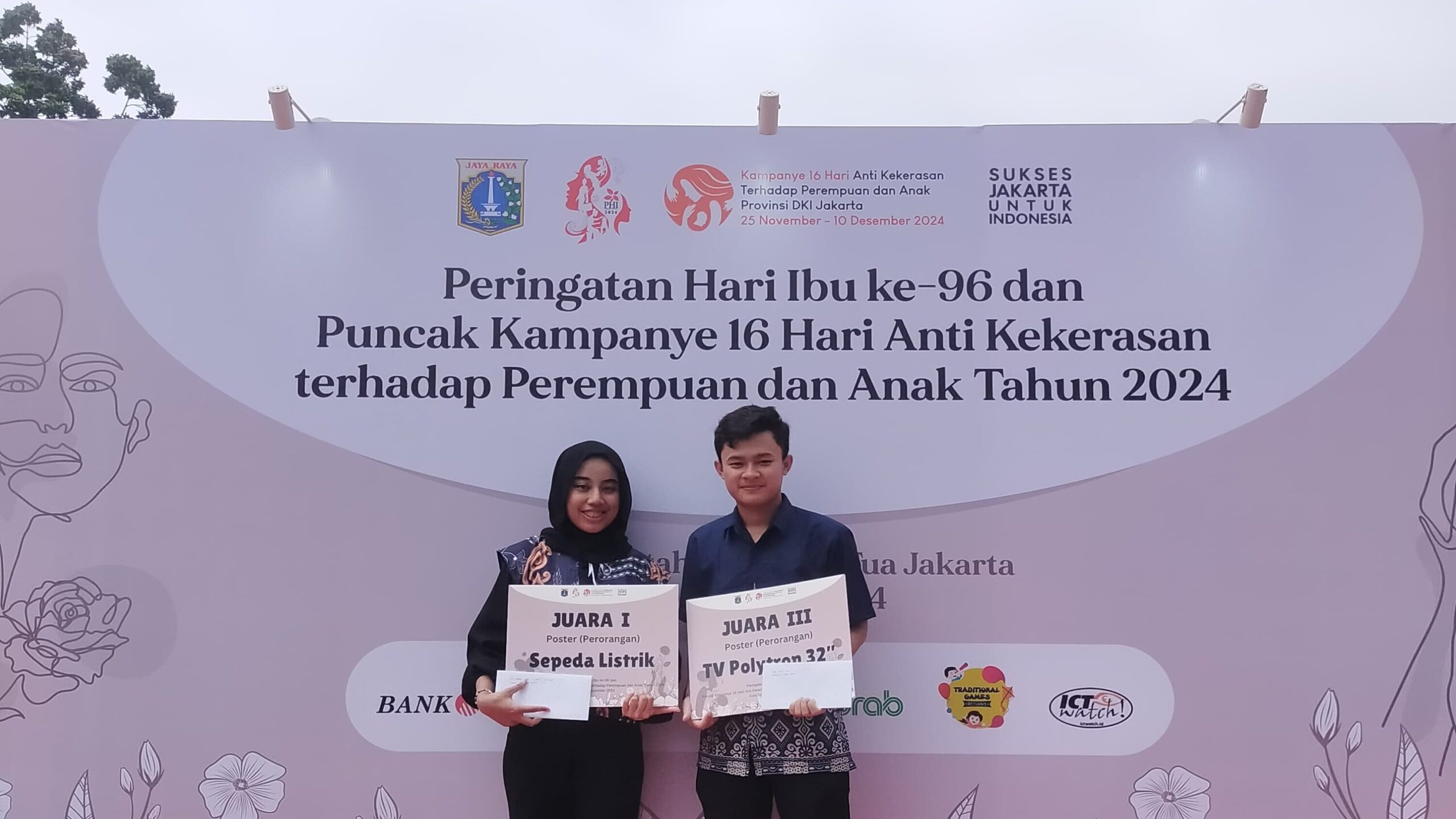 Mahasiswa STIKes RS Husada berhasil meraih dua penghargaan lomba poster